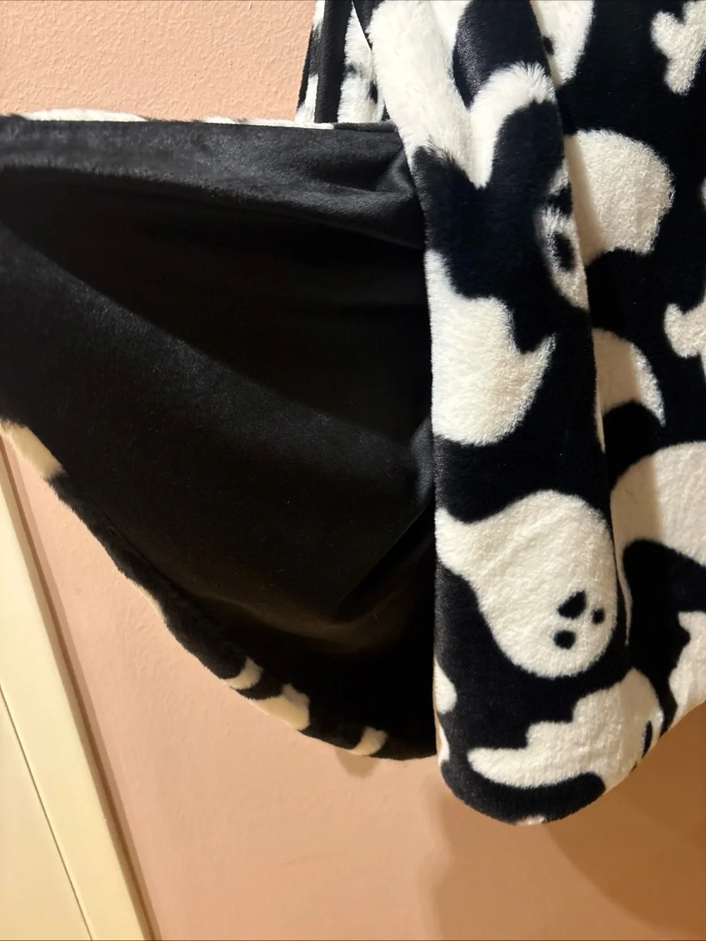 Ghost Halloween Faux Fur Throw Blanket 50” X 60”  Black/ White NEW